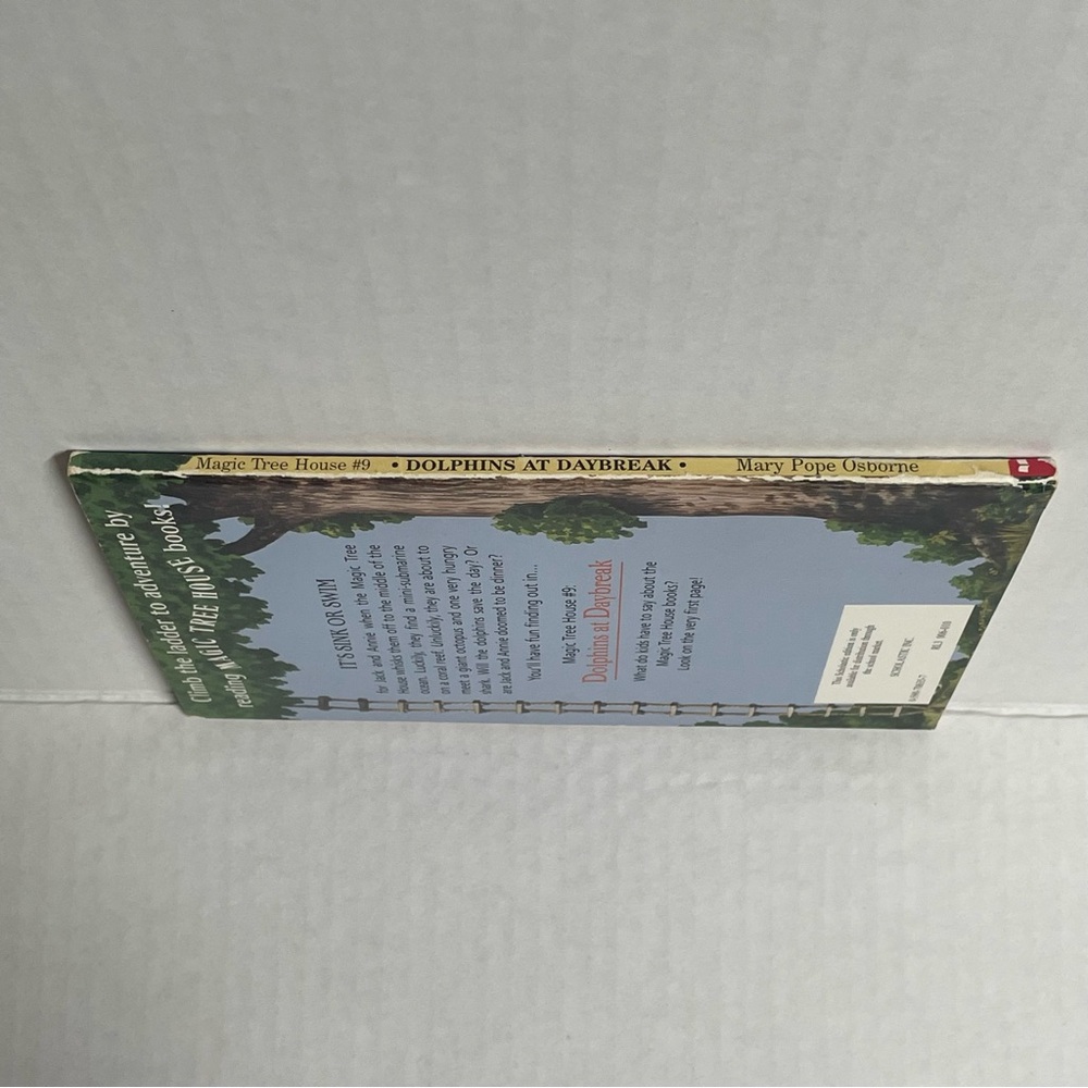 ♦️$3♦️ Dolphins at Daybreak - Magic Tree House #9 by Mary Pope Osborne book - Picture 3 of 5